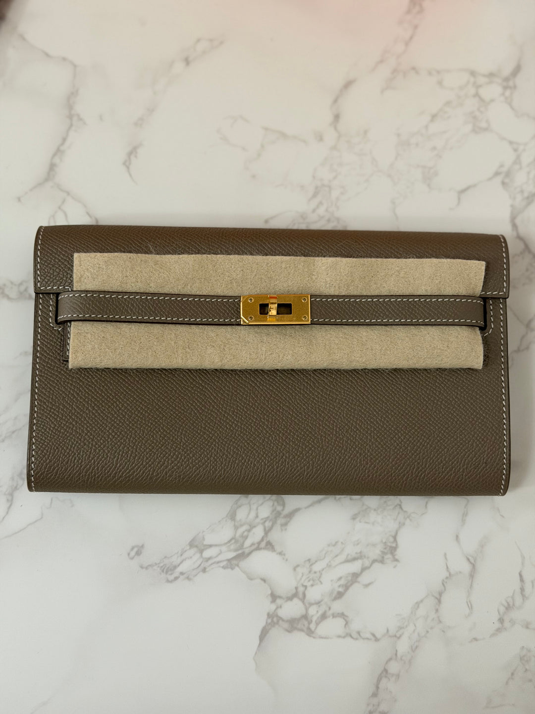 HERMES Kelly To Go Etoupe Epsom Leather GHW stamp B 2023