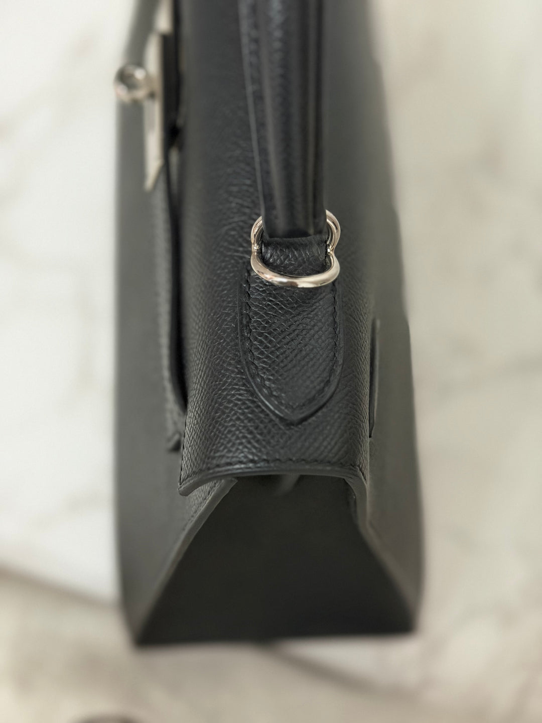 HERMES Black Noir Sellier Epsom Leather PHW Kelly 28 Stamp R 2014