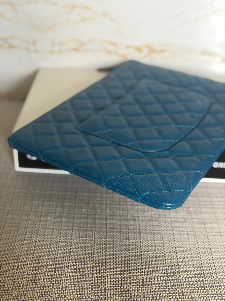 CHANEL series 27 Blue caviar LGHW Medium O Case/Pouch 25 cms