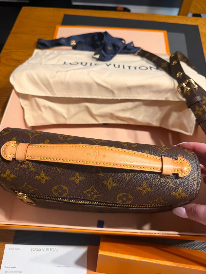 LOUIS VUITTON Pochette Metis Monogram 2024