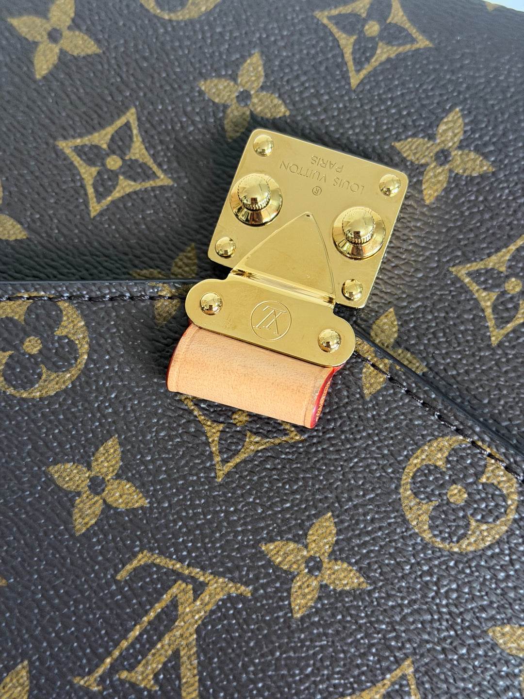 LOUIS VUITTON LV Pochette Metis Monogram Bag 2024