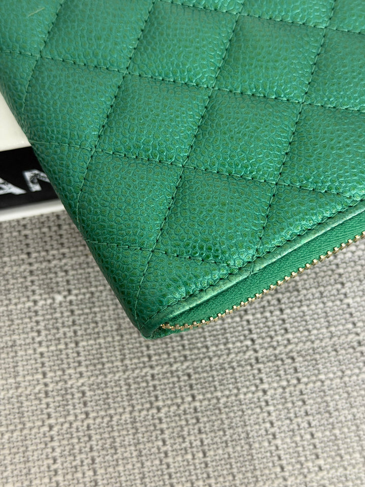 CHANEL series 25 18S collection Emerald Green Caviar LGHW Full size Zipped Wallet