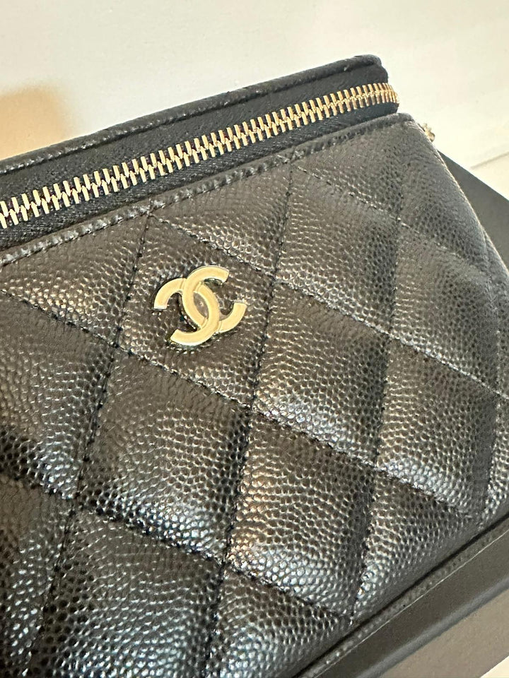 CHANEL Black Caviar LGHW Small Vanity Case with chain