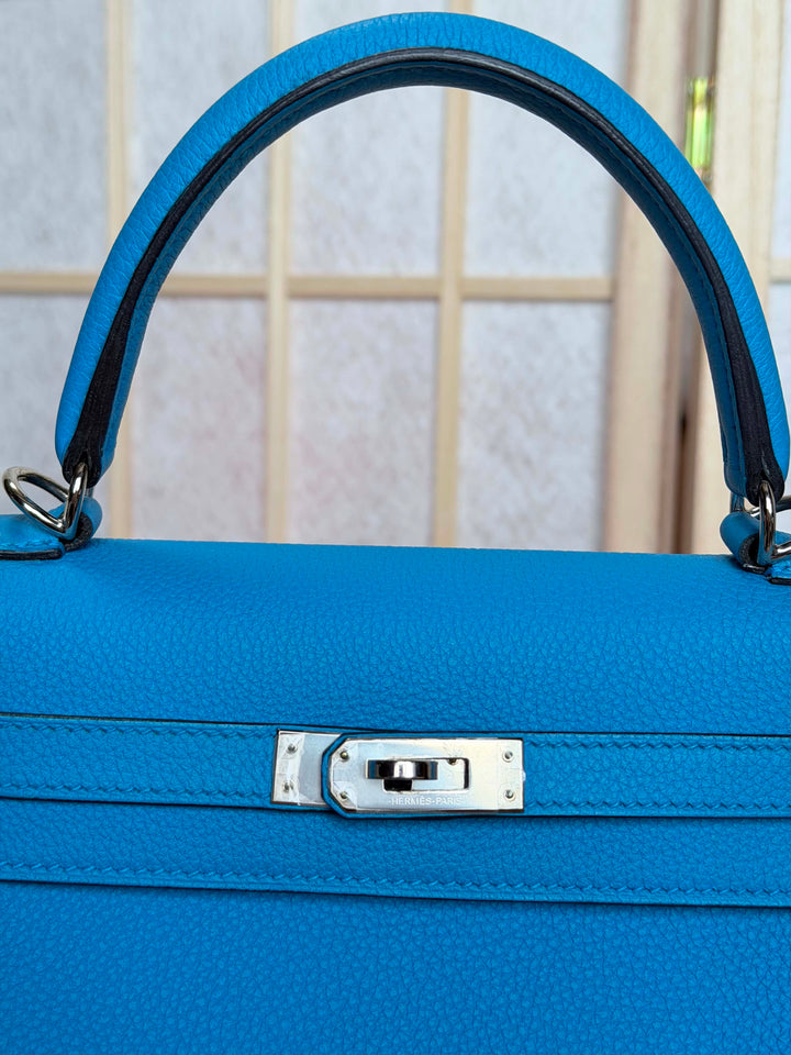 HERMÈS Bleu Zanzibar Togo Leather PHW Kelly 25 Stamp A 2018
