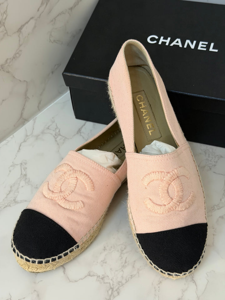 CHANEL Light Peachy Pink/Black Espadrilles Size EU 40