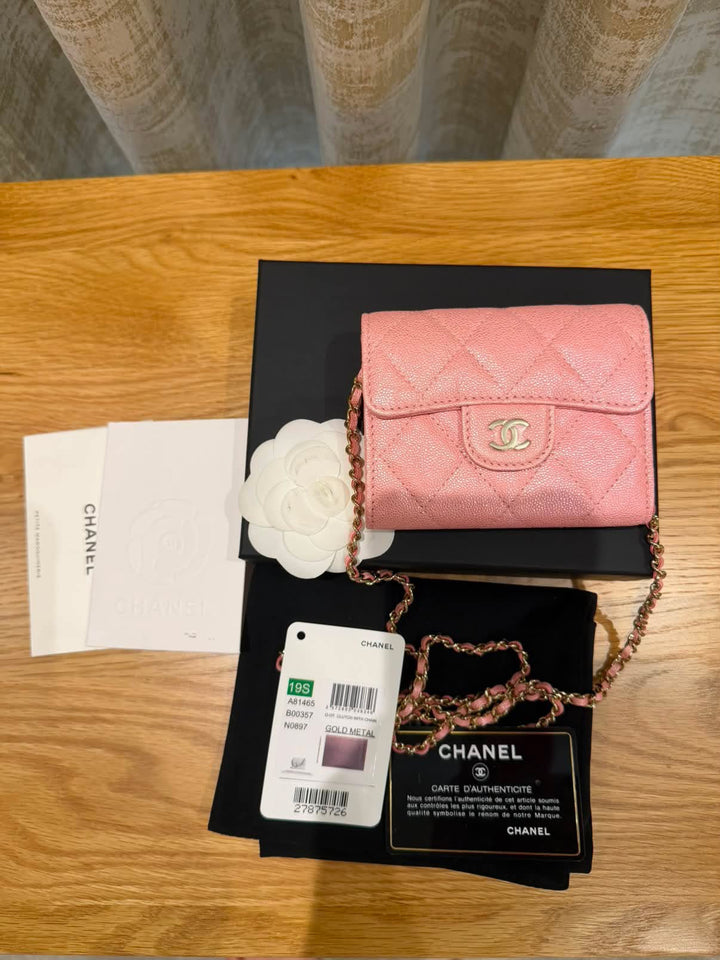CHANEL 19S Iridescent pink caviar LGHW Card Holder with Chain 2019 series 27