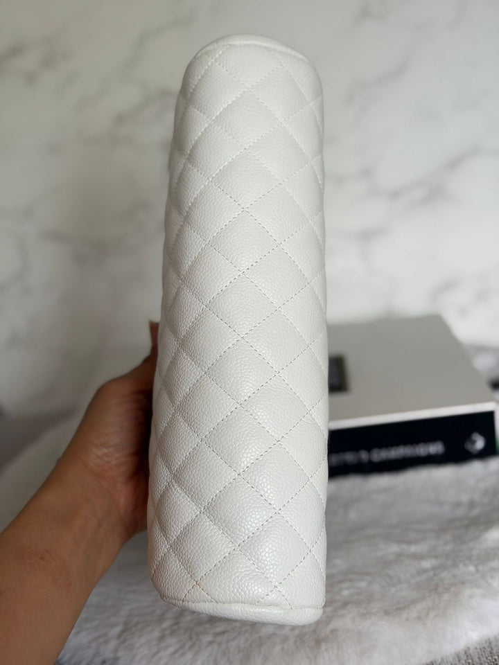 CHANEL series 12 White Caviar SHW Classic Clutch