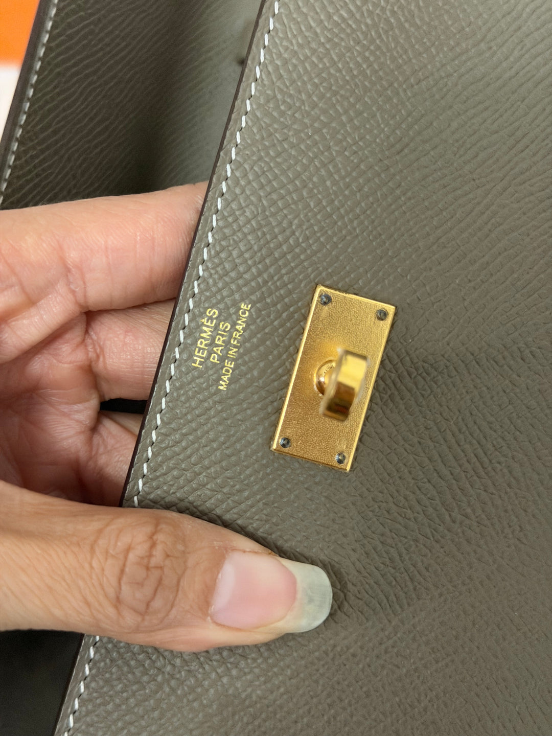 HERMES Kelly To Go Etoupe Epsom Leather GHW stamp B 2023