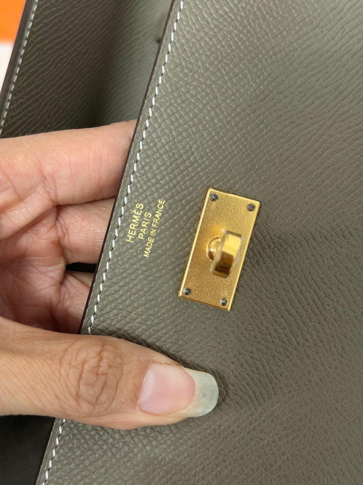 HERMES Kelly To Go Etoupe Epsom Leather GHW stamp B 2023
