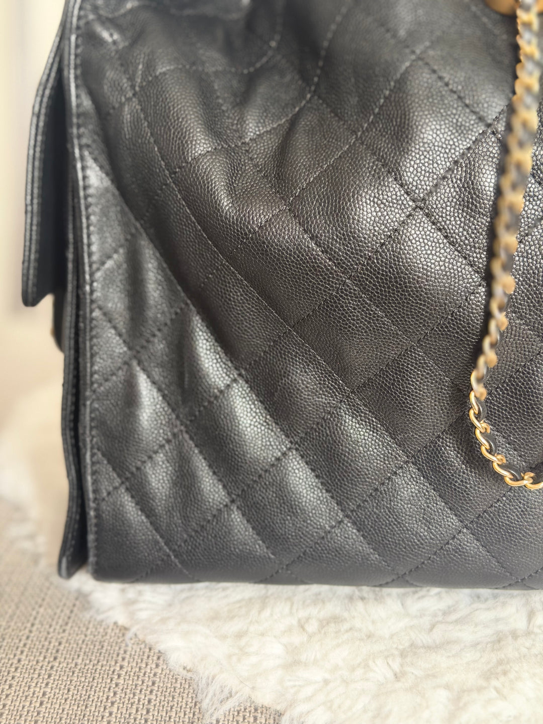 CHANEL Black Caviar aged GHW 25 Hobo Bag size Medium with detachable pouch 2025