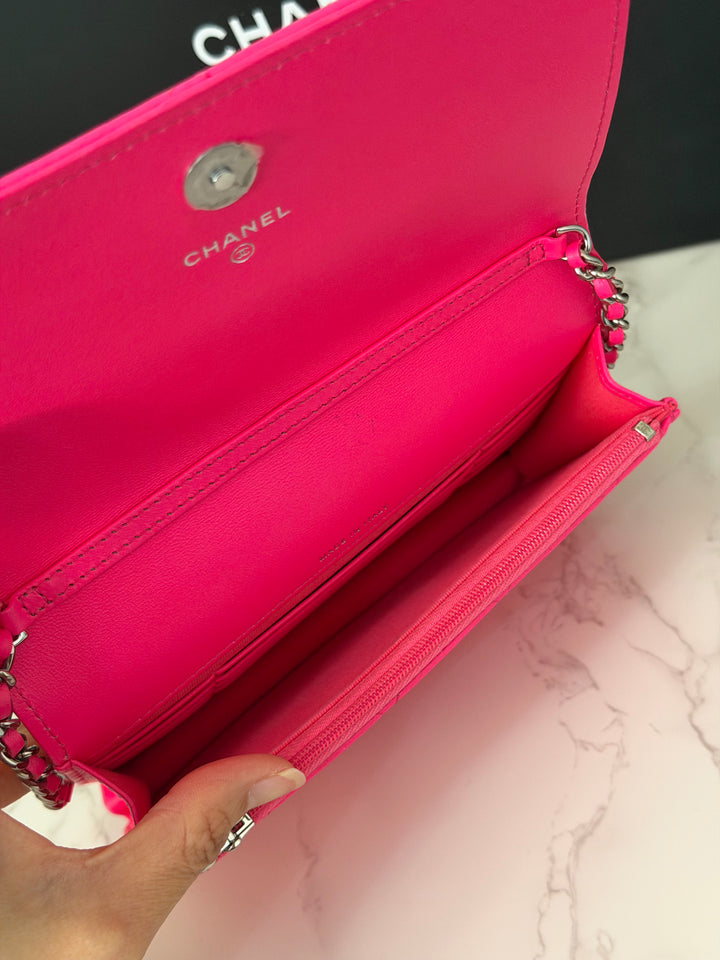 CHANEL 24C 2023/2024 Bright Hot Pink Ombré Hardware Square Wallet on Chain (WOC)