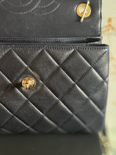 Load image into Gallery viewer, Chanel series 28 2018/2019 Navy Lambskin Champagne GHW Trendy CC Flap Bag size Small with Detachable Strap

