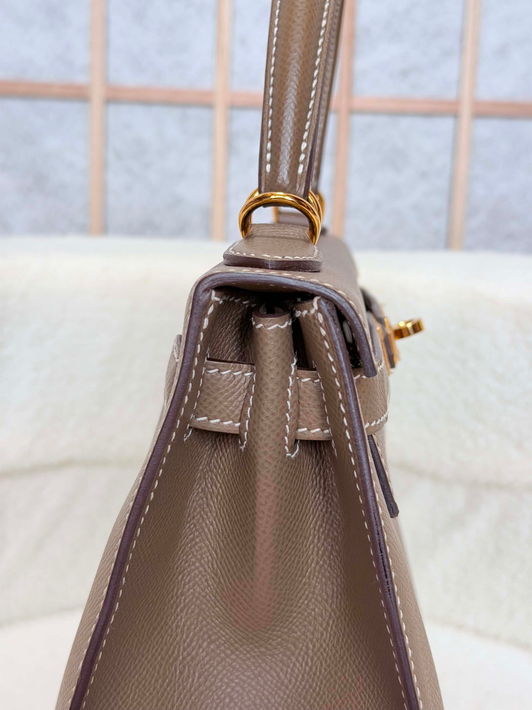 HERMÈS Kelly 28 Etoupe Epsom Sellier GHW Stamp Y 2020