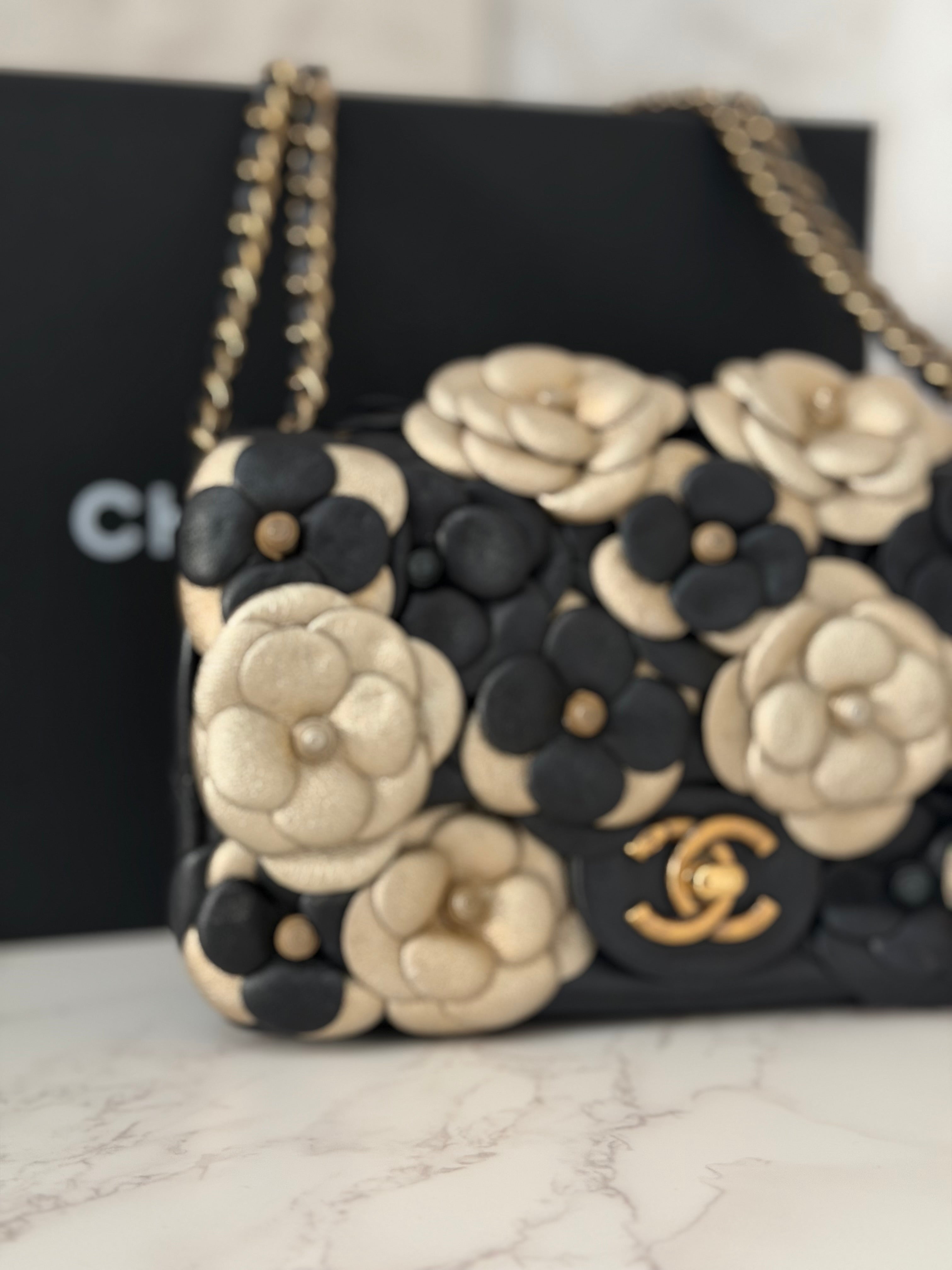 CHANEL series 21 Black Metallic Gold Camellia Flower Lambskin Mini