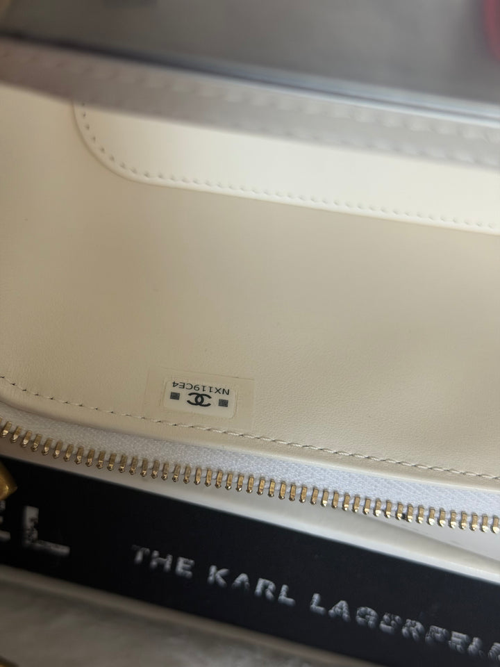 CHANEL 26C White Caviar LGHW Small Vanity with Top Handle 2026