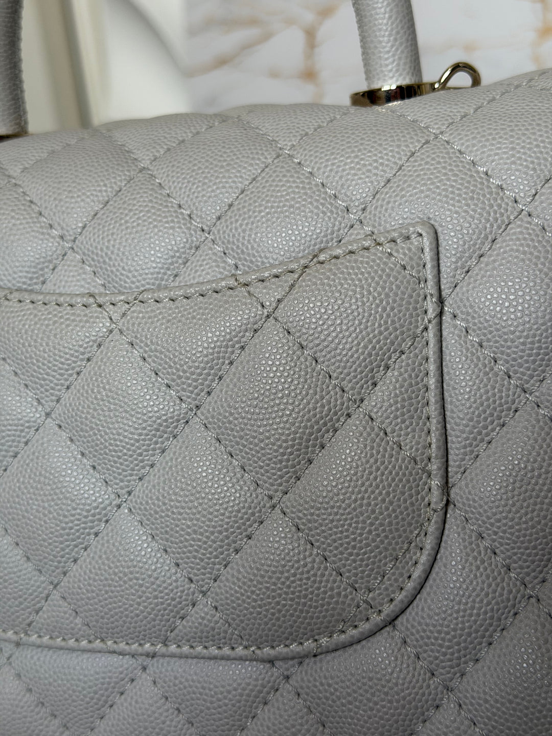 CHANEL series 27 Light Grey Caviar LGHW Coco Handle Size Small with Detachable Shoulder strap 2018