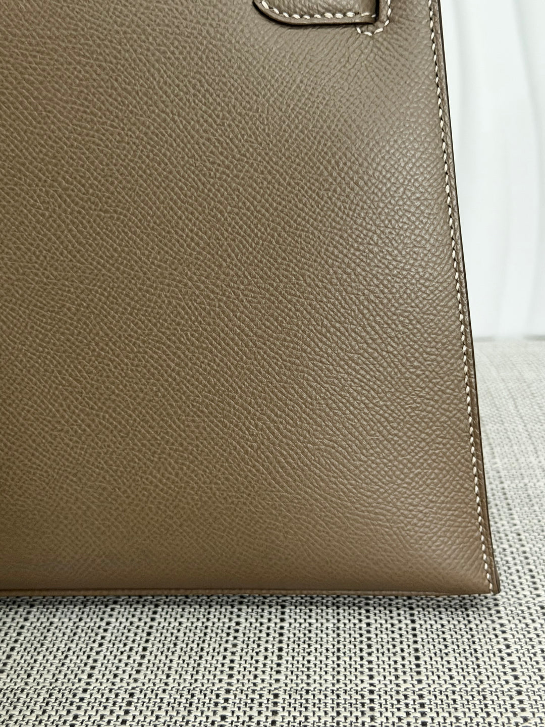 HERMÈS Kelly 25 Etoupe Epsom Leather Sellier GHW Stamp Z 2021 Pristine