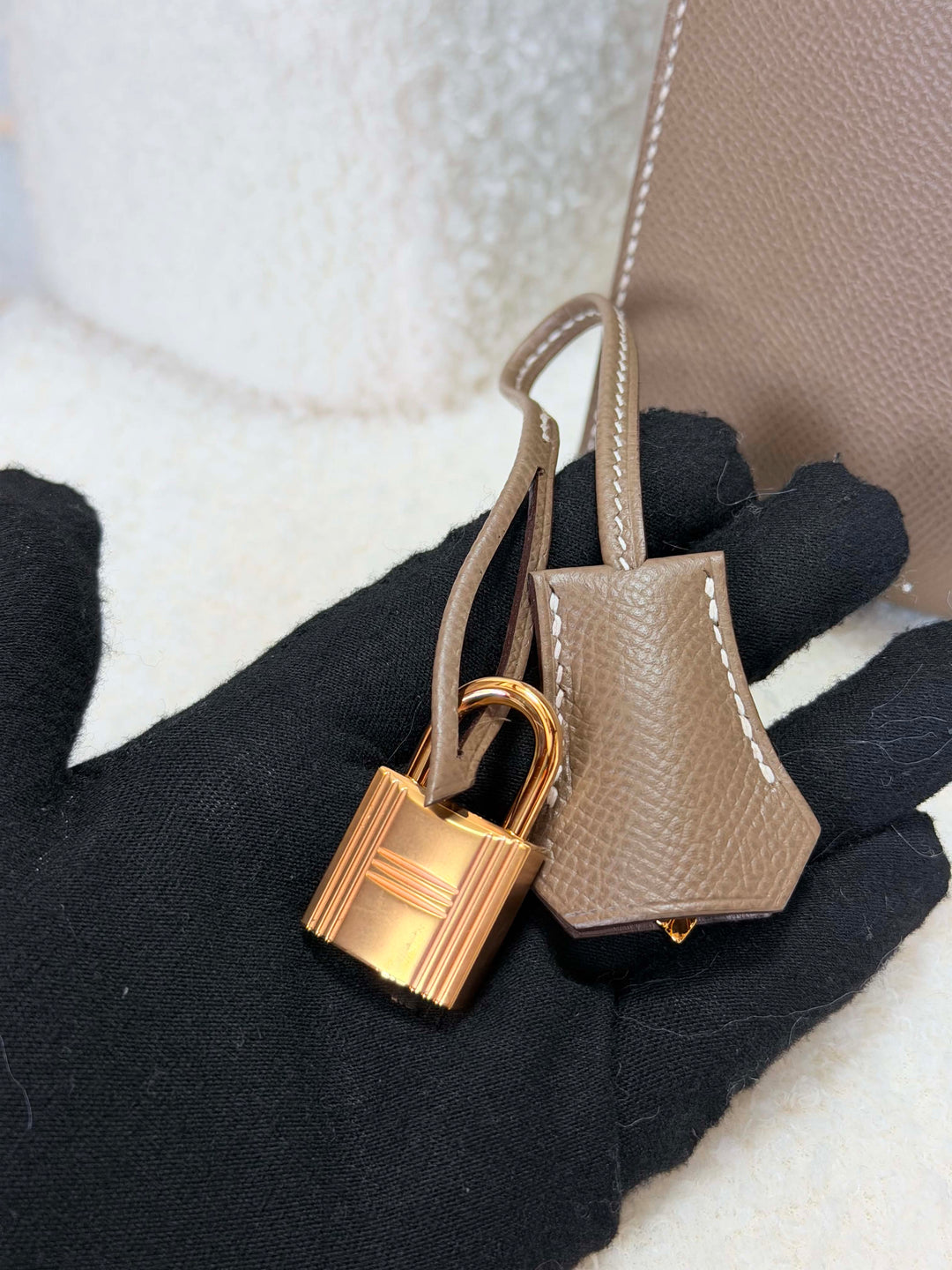 HERMÈS Kelly 28 Etoupe Epsom Sellier GHW Stamp Y 2020