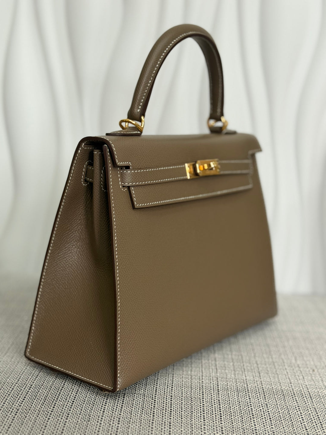 HERMÈS Kelly 25 Etoupe Epsom Leather Sellier GHW Stamp Z 2021 Pristine