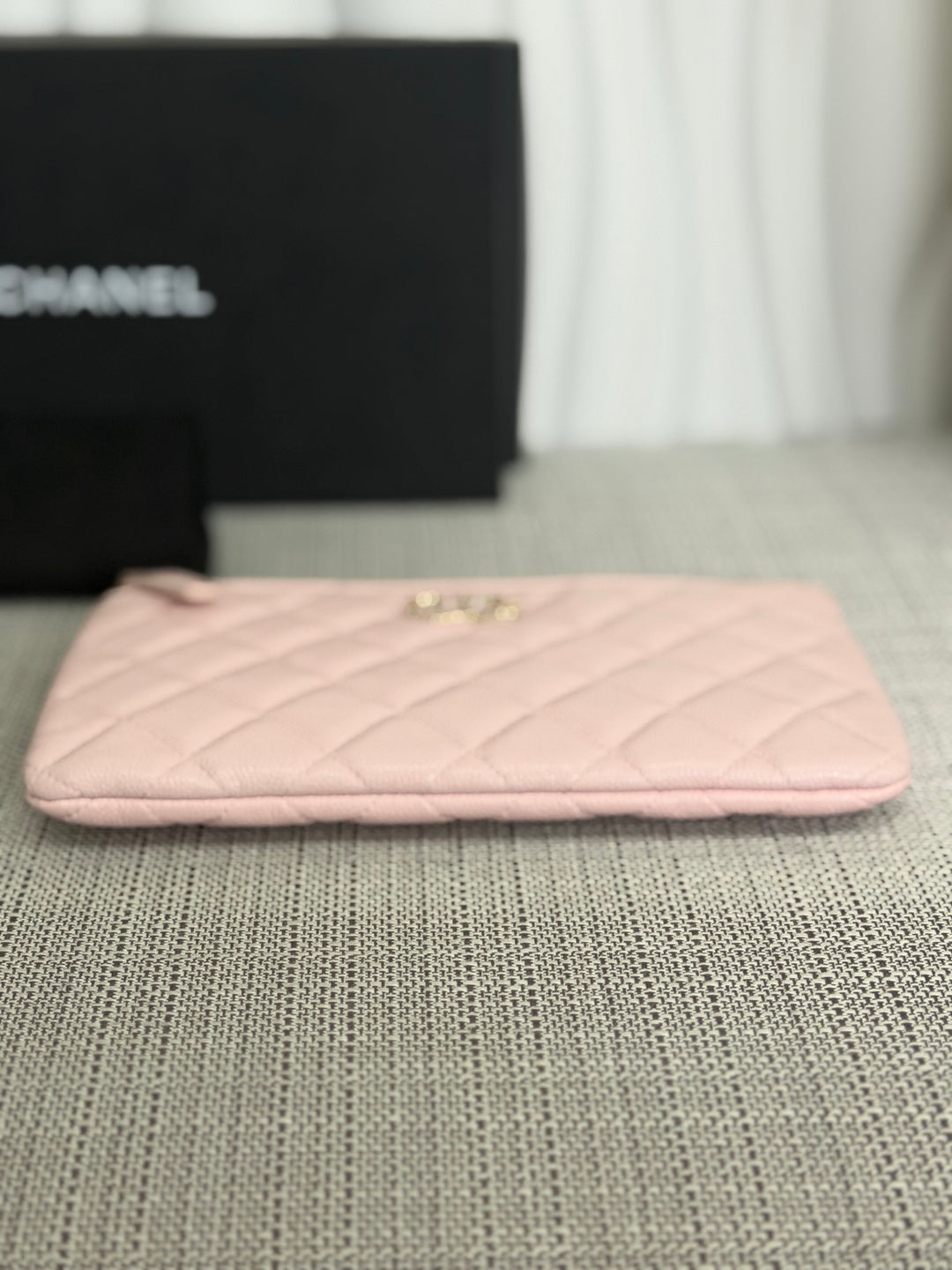 CHANEL series 32 Pink Caviar Crystal CC LGHW Small O Case Pouch