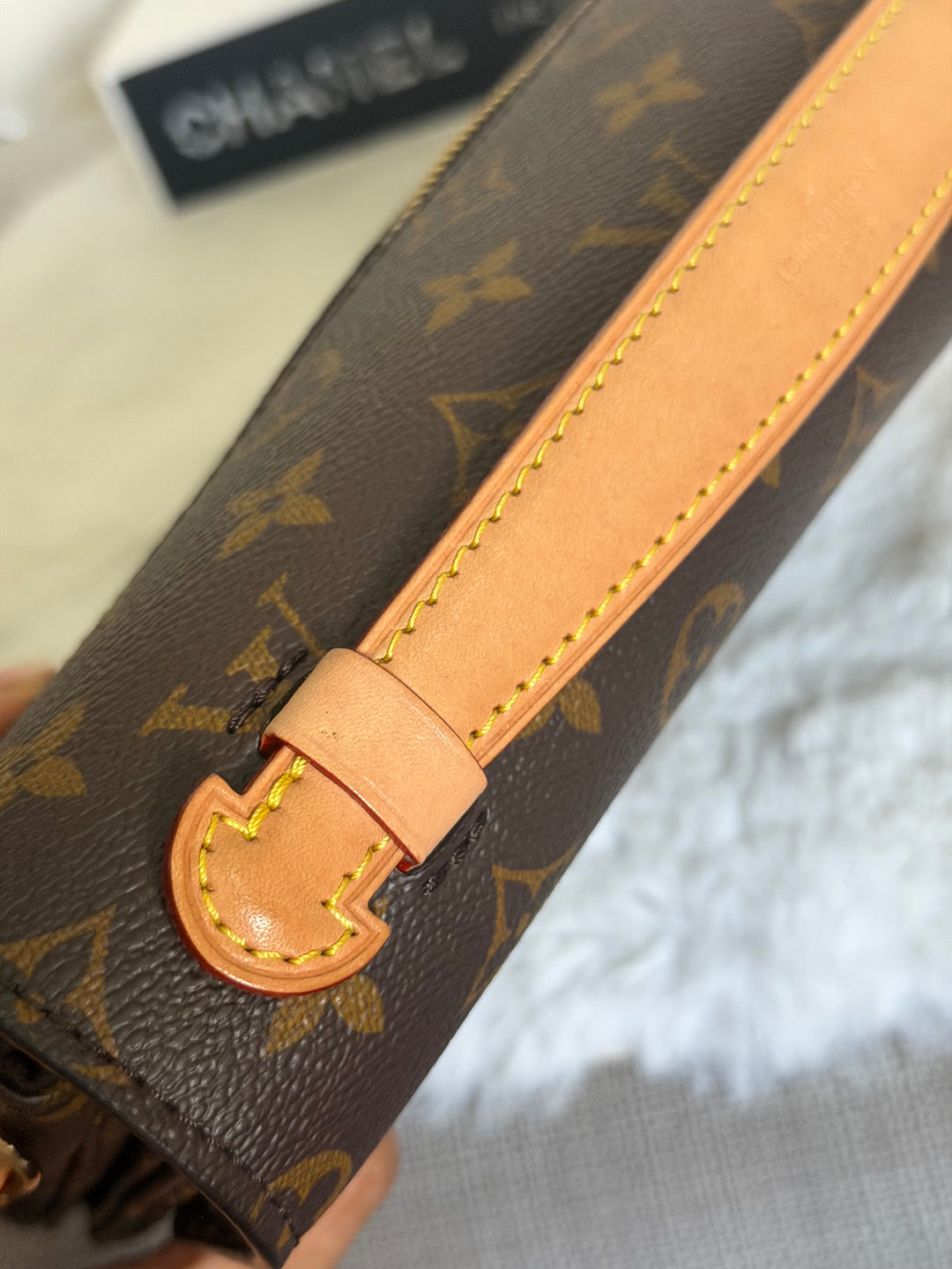 LOUIS VUITTON LV Pochette Metis Monogram Bag 2024