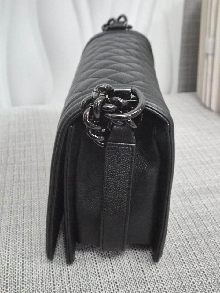 CHANEL Series 25 Black Caviar So Black Hardware Old Medium Le Boy Bag 2017/2018