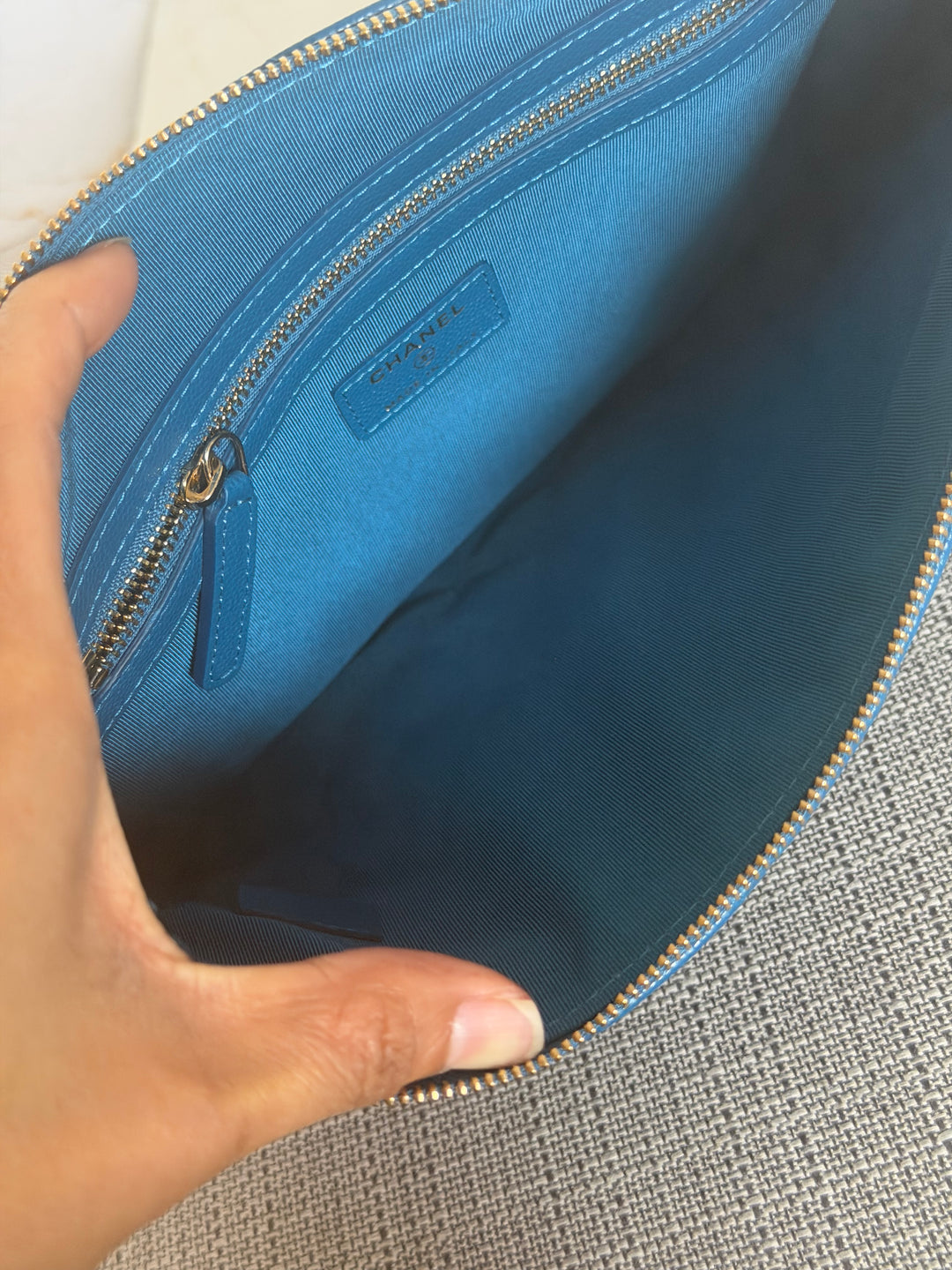 CHANEL series 27 Blue caviar LGHW Medium O Case/Pouch 25 cms