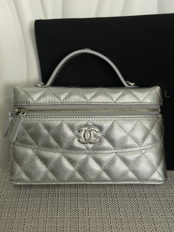 CHANEL 26C Silver Caviar SHW Long Vanity with detachable chain 2025/2026