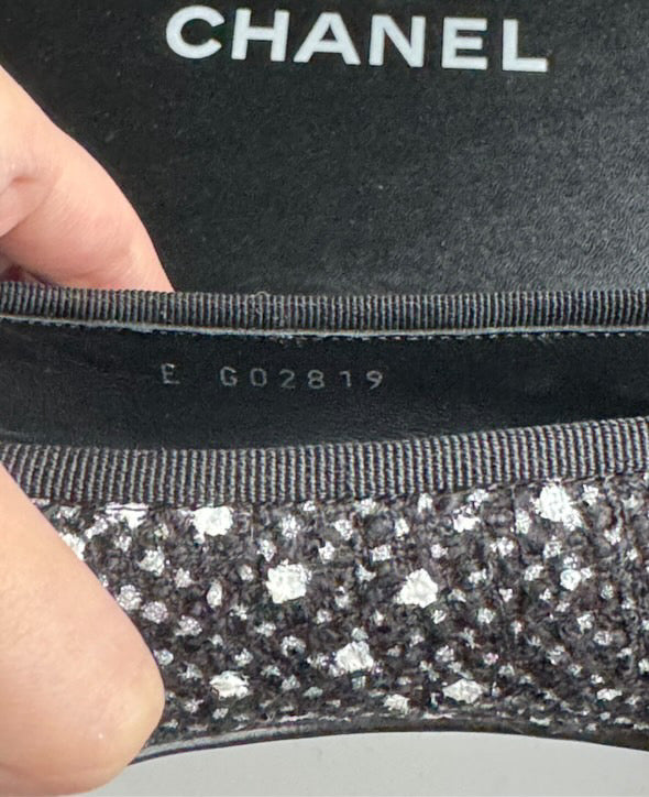 CHANEL Tweed Ballerina in Blaco and Ecru size EU 37.5