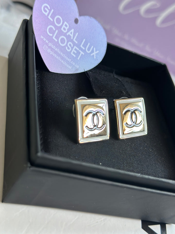 Chanel 21B square LGHW White & Black Earrings