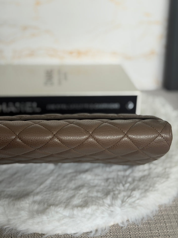 CHANEL series 17 Khaki Caviar SHW Classic Clutch with Chain