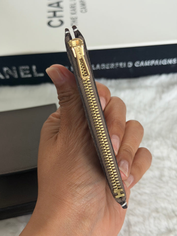 HERMÈS Mini Roulis Slim Wallet in Ecorce outer and Etoupe inner Evercolor leather GHW