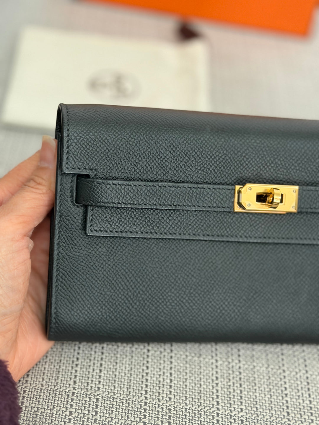 HERMES Noir Black Epsom Leather GHW Kelly To Go Stamp Z 2021