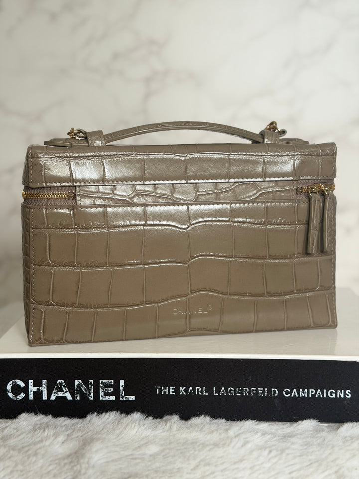 CHANEL 26A Etoupe Khaki Croc Embossed Calf skin LGHW LP Long Vanity size Medium 23 cms with detachable chain 2026