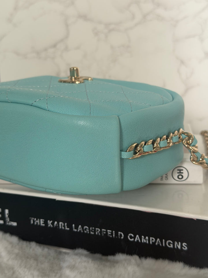 CHANEL series 26 Tiffany Blue calfskin LGHW Day Trip Camera case bag 7.5 inches 2019