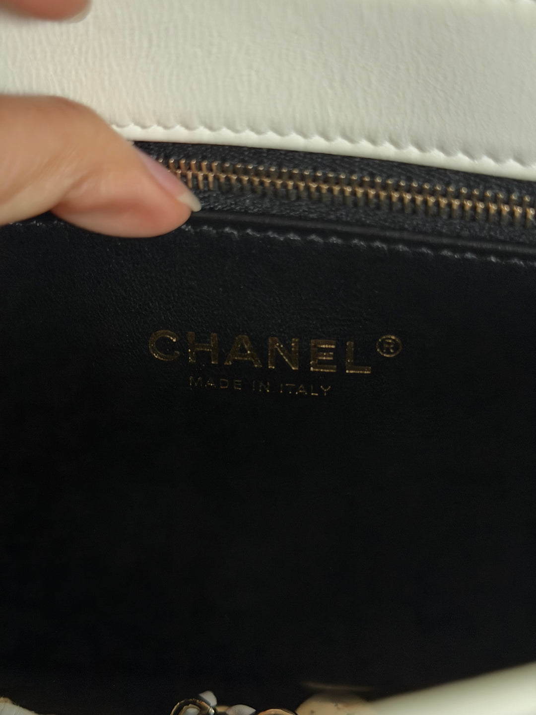 CHANEL 23S collection 2023 White Lambskin LGHW Trendy CC Flap Bag size Small with raised CHANEL Engraved Plate Top Handle