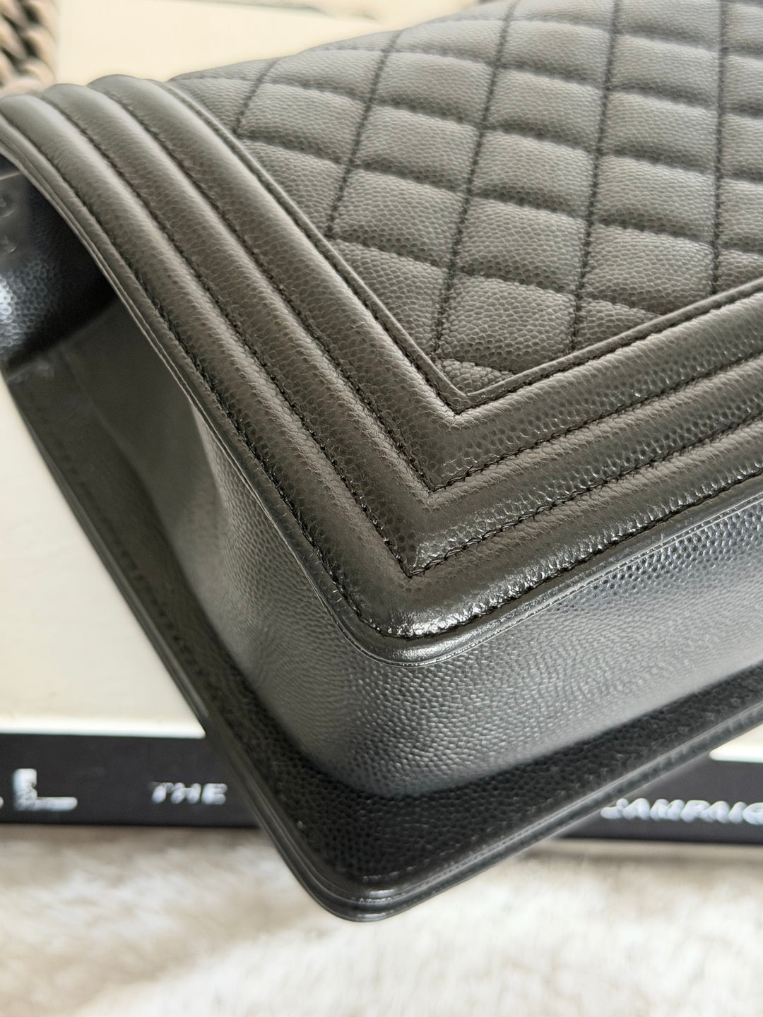 CHANEL series 25 Black Caviar Ruthenium Hardware Old Medium Le Boy Bag 25 cms 2018