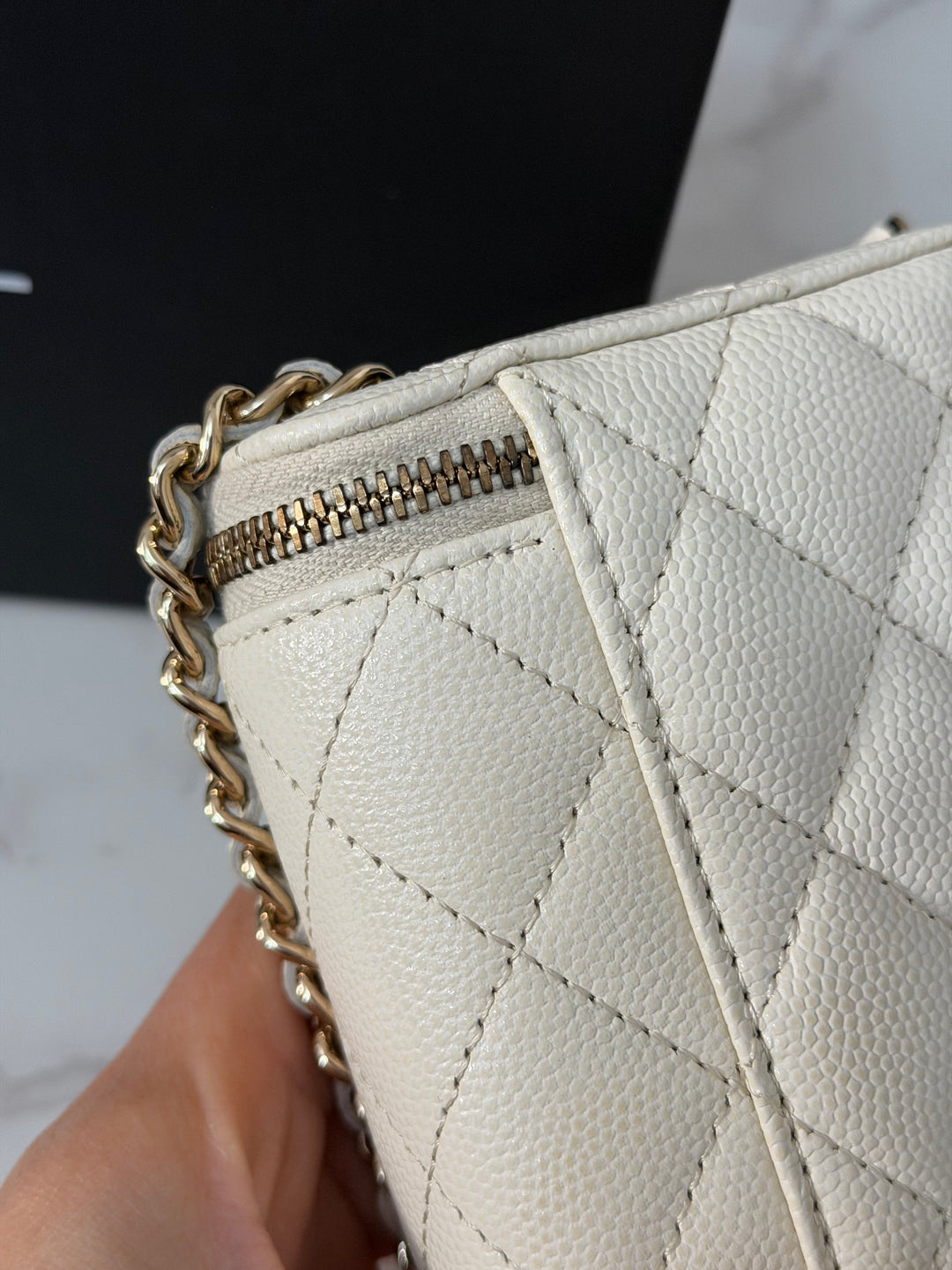 CHANEL White Caviar LGHW Vanity with Chain