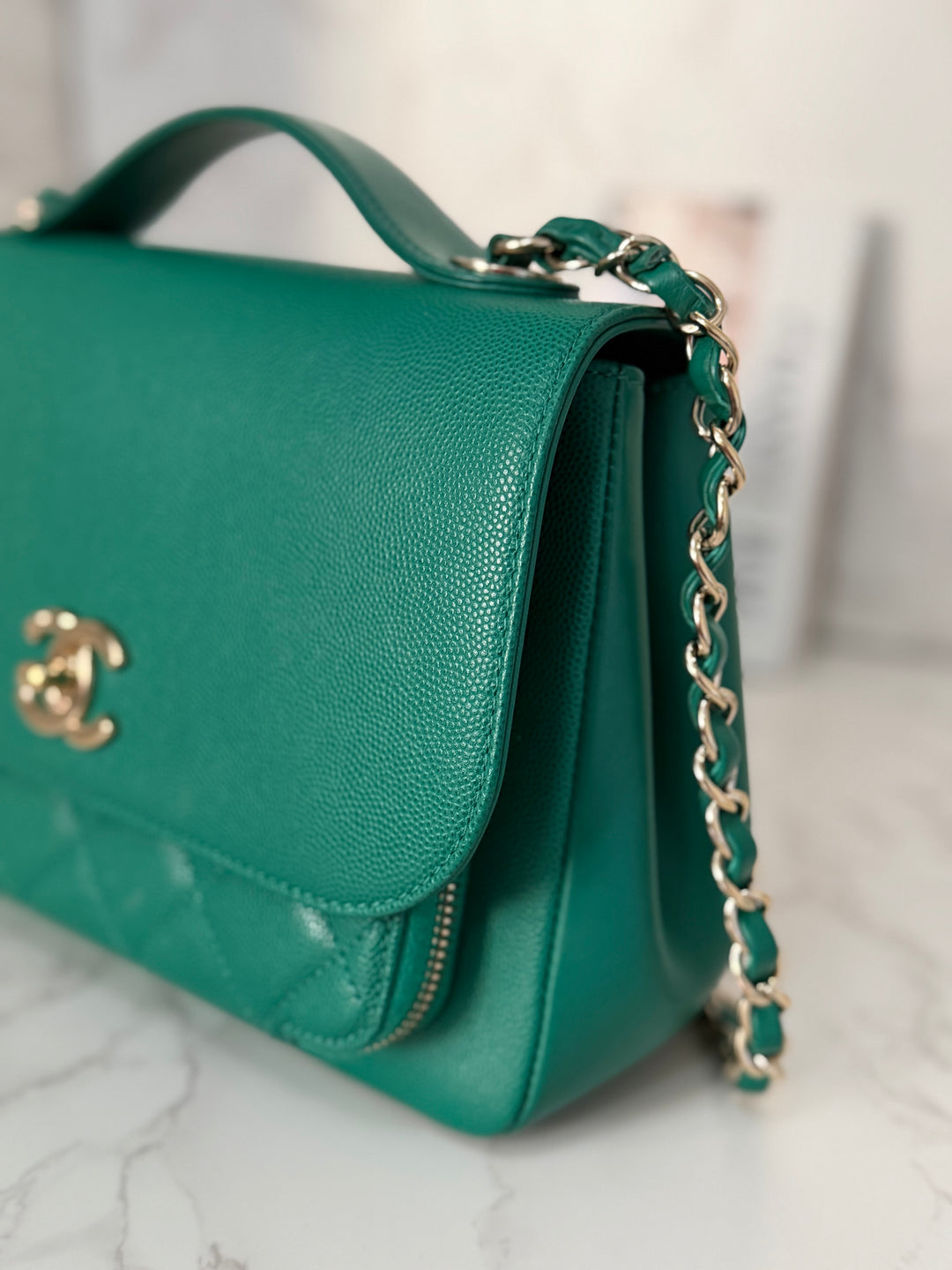 CHANEL series 23 Green Caviar LGHW Medium Business Affinity Flap Bag