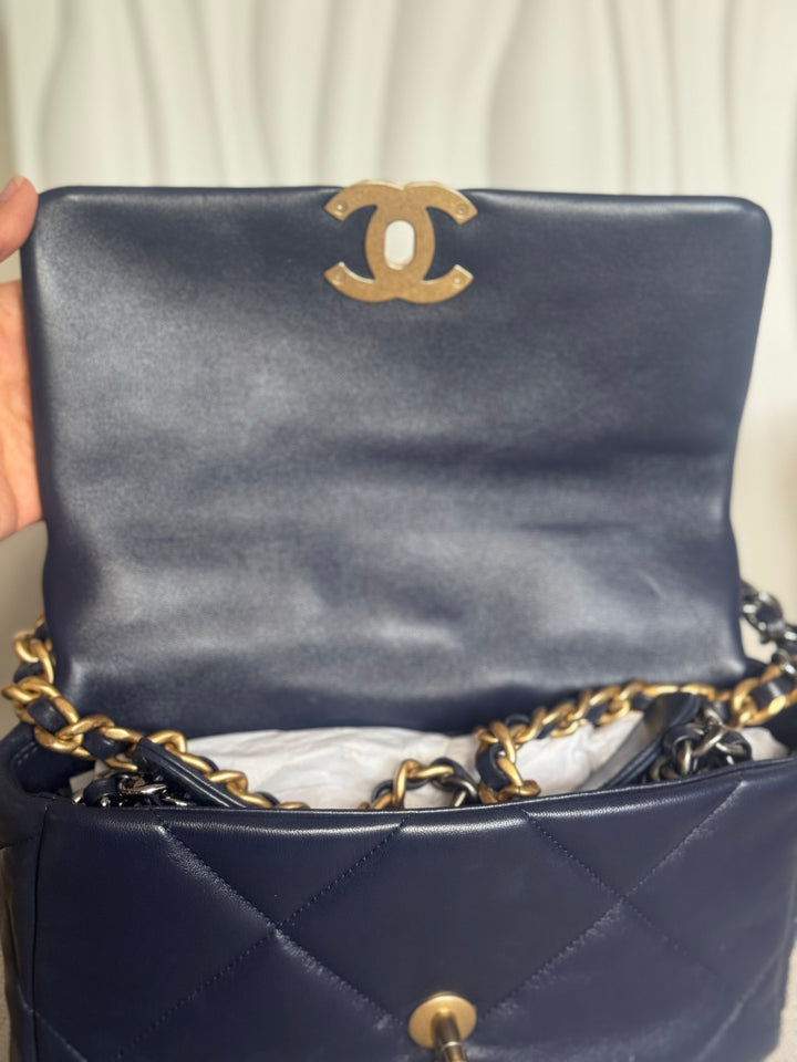 CHANEL 19 Size SMALL 26 cms series 31 Navy Lambskin Mixed Hardware Flap Bag with top handle
