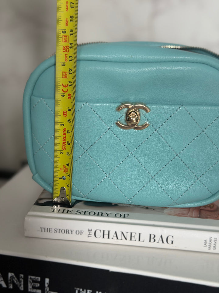CHANEL series 26 Tiffany Blue calfskin LGHW Day Trip Camera case bag 7.5 inches 2019