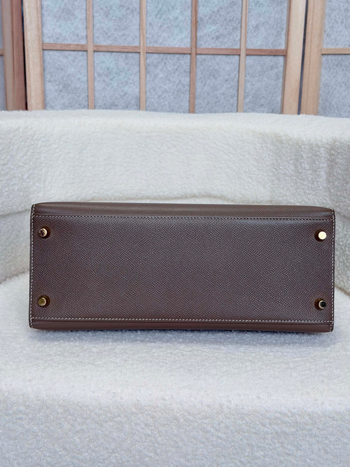 HERMÈS Kelly 28 Etoupe Epsom Sellier GHW Stamp Y 2020