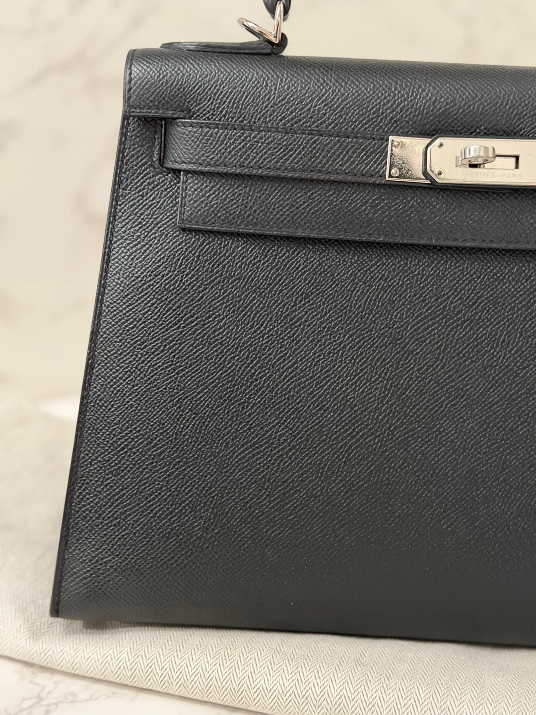 HERMES Black Noir Sellier Epsom Leather PHW Kelly 28 Stamp R 2014