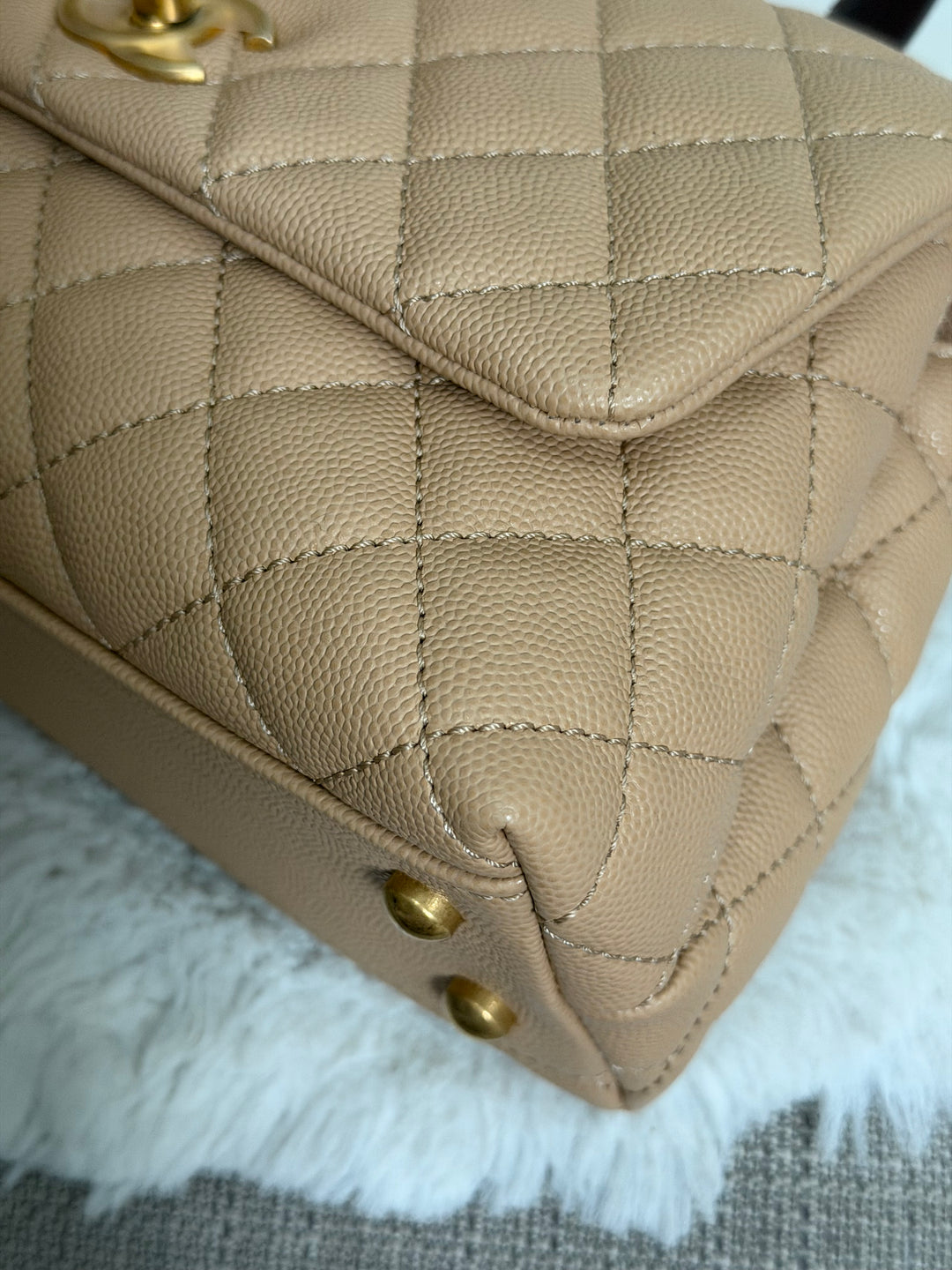 CHANEL series 29 Beige Caviar Aged GHW Deep burgundy Lizard Handle Coco Handle size Small 2019/2020