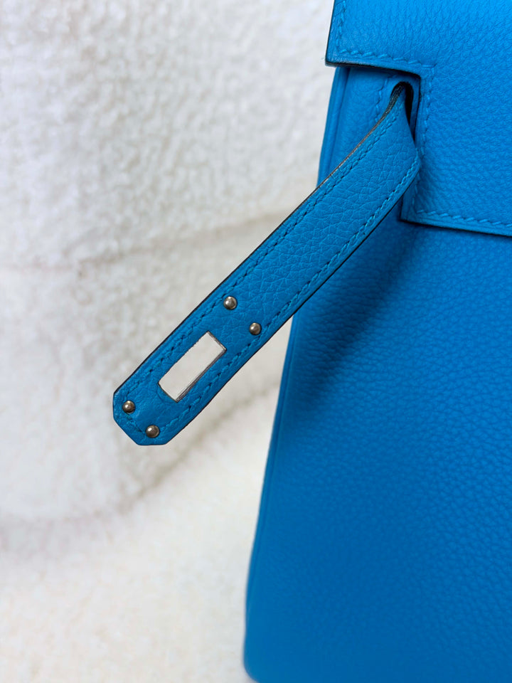 HERMÈS Bleu Zanzibar Togo Leather PHW Kelly 25 Stamp A 2018