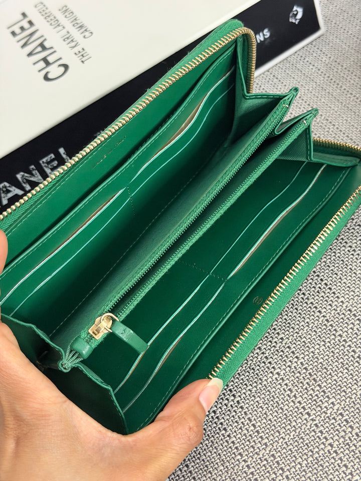 CHANEL series 25 18S collection Emerald Green Caviar LGHW Full size Zipped Wallet