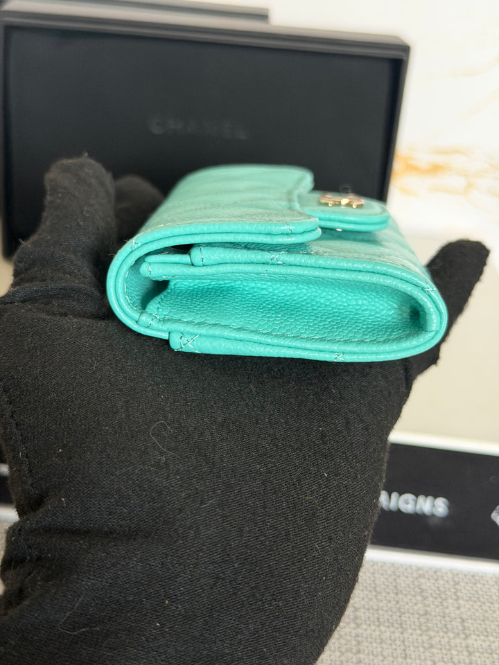 CHANEL 25C Turquoise Caviar LGHW Classic Snap Flap Card holder 2025
