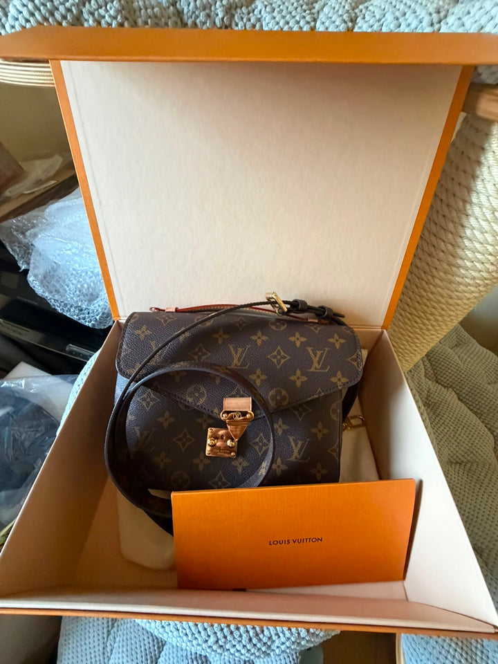 LOUIS VUITTON Pochette Metis Monogram 2024