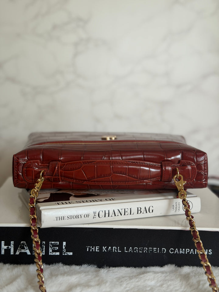 CHANEL 26B Croc Embossed Burgundy Calf Skin LP Long Vanity size Medium 23 cms 2026 Matthieu Blazy