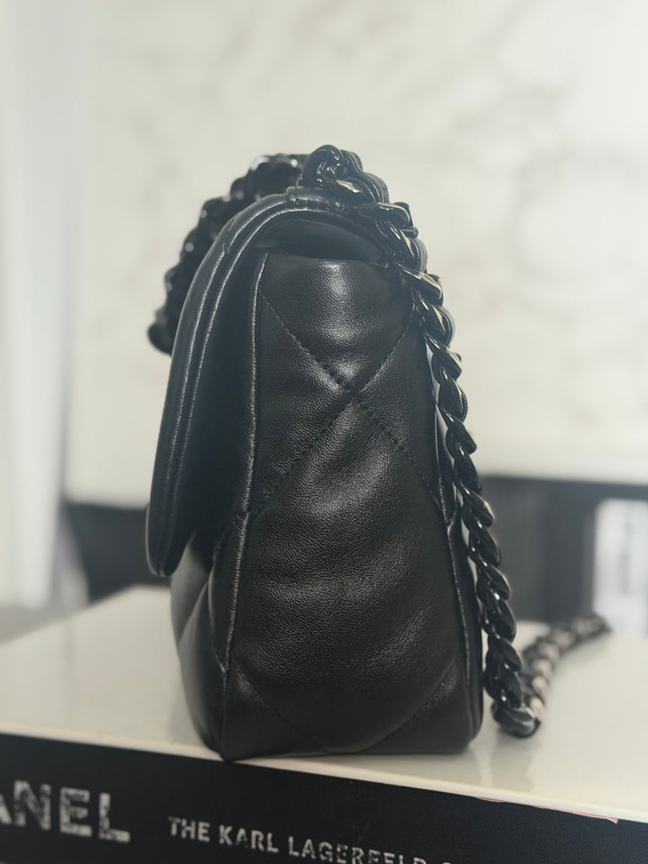 CHANEL 22P So Black 19 Black Lambskin Flap Bag size Small 2022